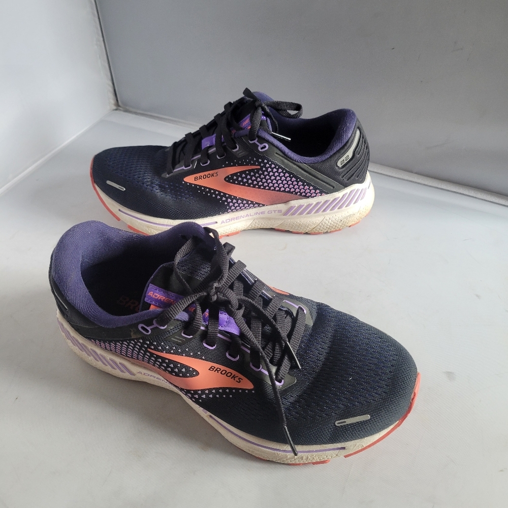 Size 9.5 D  Brooks Womens Adrenaline GTS 22 Multicolor Running Sneakers Shoes